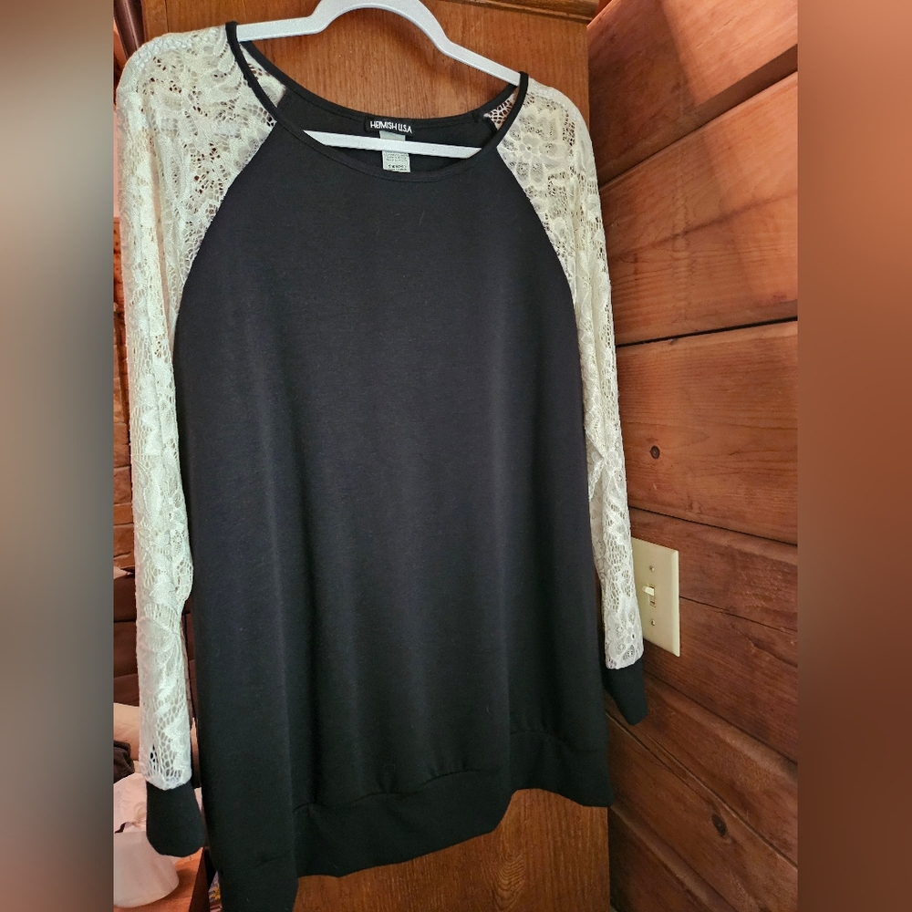 NWOT HEIMISH USA Black Raglan Top With Lace Sleeves SIZE LARGE